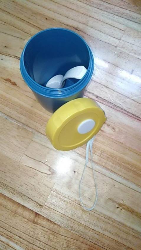 Shop giao đúng mẫu hộp cơm vừa xinh vừa gọn đầy đủ combo túi đựng cốc đựng canh thìa muỗng . Chưa dùng nên không biết giữ nhiệt lâu không . Như này so với túi tiền thì mọi người nên mua thử