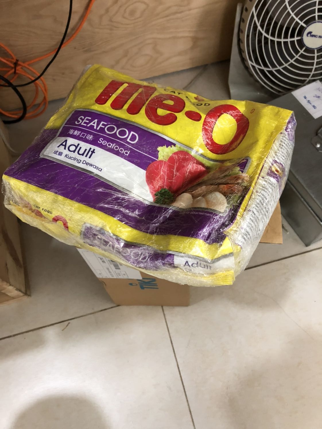 Minh mua theo đơn hàng đã đặt nhưng lại cho minh túi màu vàng kia ko hiểu kiểu gì nữa chán