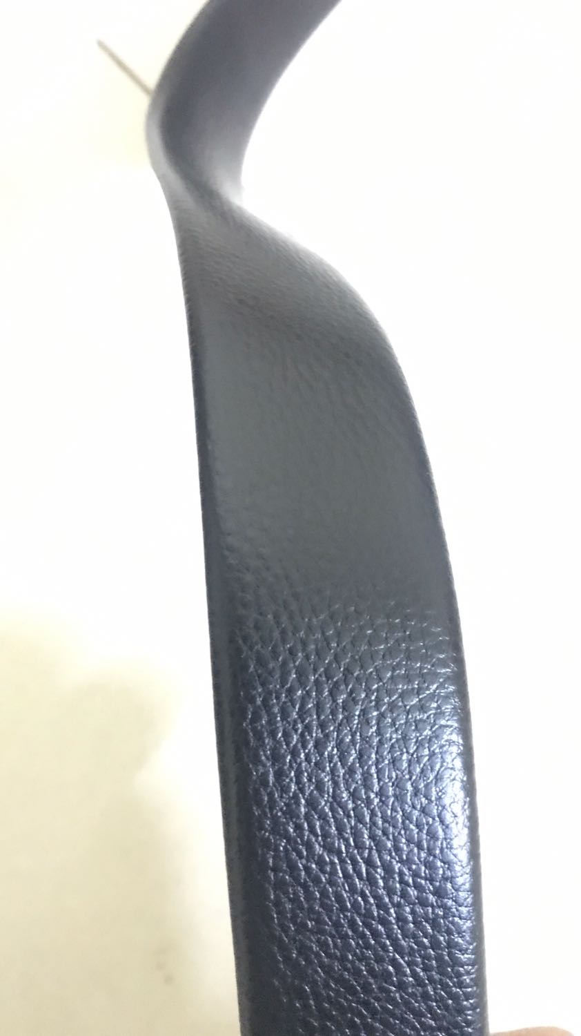 Thắt lưng mặt đẹp, trông đơn giản nhưng chất, đẹp khỏi chê. Dây da dài và mềm mại. Thiết kế khoá tinh tế dễ đeo. Đường may tỉ mỉ. Một sản phẩm giá rẻ nhưng chất khỏi chê luôn. Hàng tốt đáng mua. Ủng hộ shop.❤️❤️