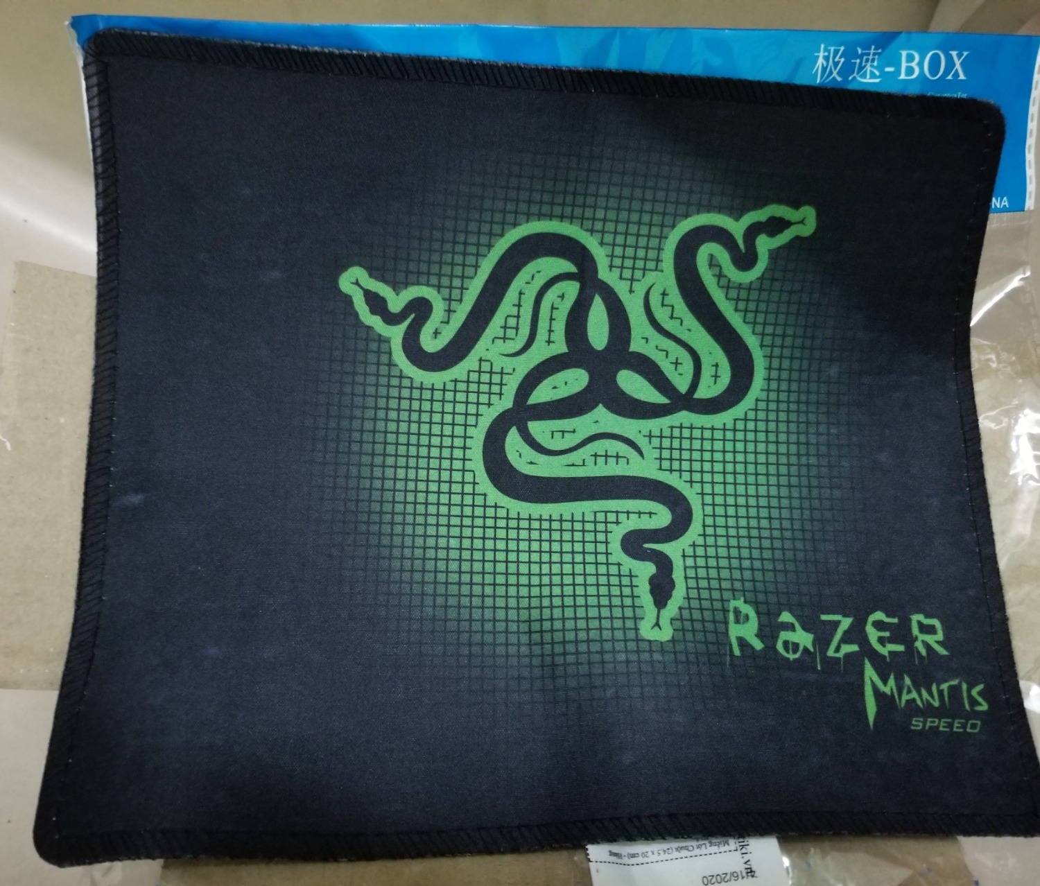 Sản phẩm ko giống hình. Mua về thấy miếng cao su còn bị gãy rách ra, có lốm đốm trắng như bị mốc meo vậy. Muì cao su nồng nặc. Sản phẩm ko có nhiêu tiền nên cũng ko đòi hỏi gì, bịt bao ngoài cũng sạch sẽ mà bên trong thấy ghê quá!