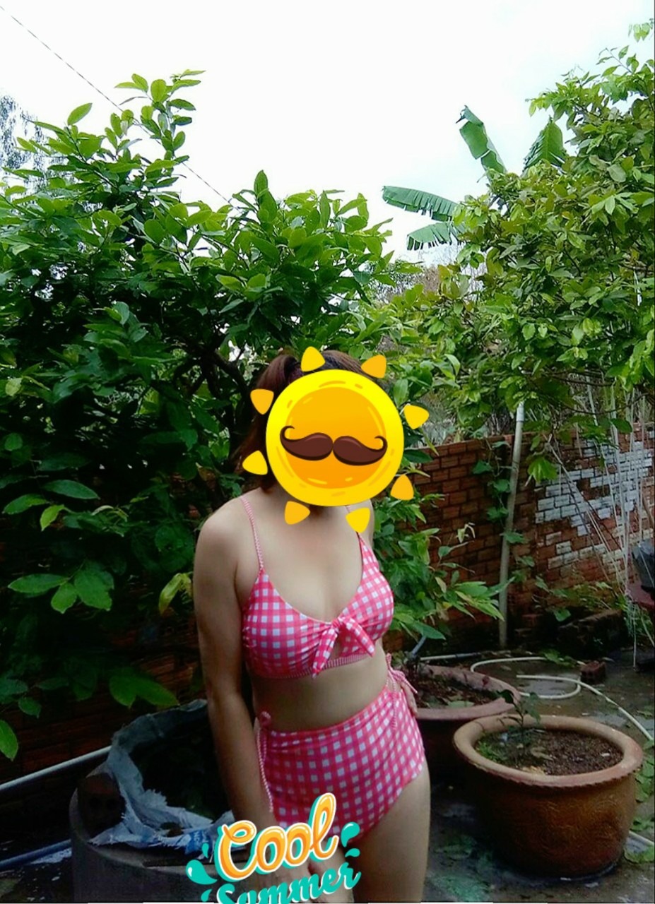 ? Nhận được 1 bộ đồ này mình có 1 số nhận xét như sau:  
? Màu sắc tươi sáng như hình, vải thun co dãn 4 chiều rất đẹp.  
?Điểm cộng cho sản phẩm này là Quần có dây rút nên rất dễ mặc và điều chỉnh lớn nhỏ theo vòng eo của mình. 
? Áo thì nâng ngực tốt, nhưng điểm trừ là mút lót mỏng nên những bạn vòng ngực nhỏ nên cân nhắc điểm này. 
? Riêng mình vòng một nảy nở nên rất phù hợp. 
? Mình cho TIKI 5 sao.