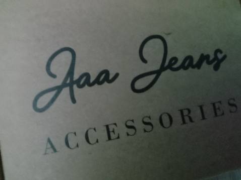 Đai váy xinh, nhỏ nhắn, hộp chắc chắn, đóng gói kĩ, xinh, có kèm dụng cụ tạo lỗ thêm cho dây nịt