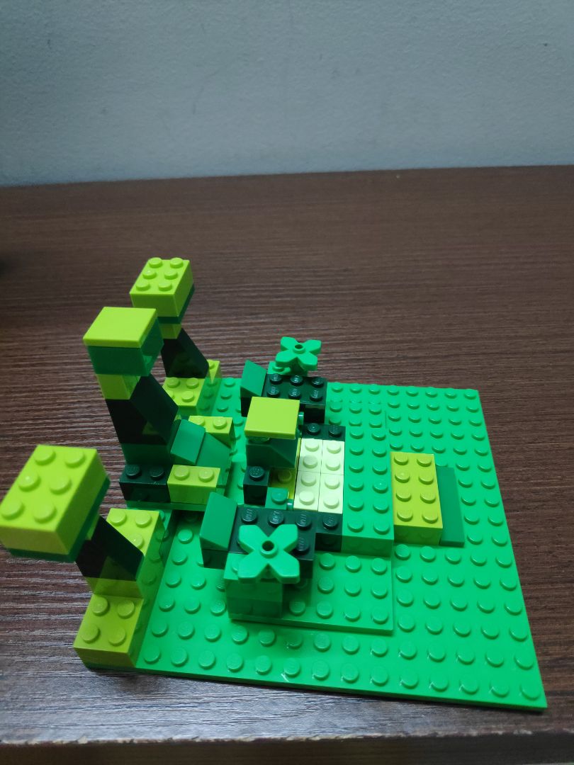 rất tuyệt, trẻ em chơi thì ít mà người lớn chơi thì nhiều, ráp một buổi chiều gãy hết cả lưng nên không còn gì để khen nữa, không khen nữa