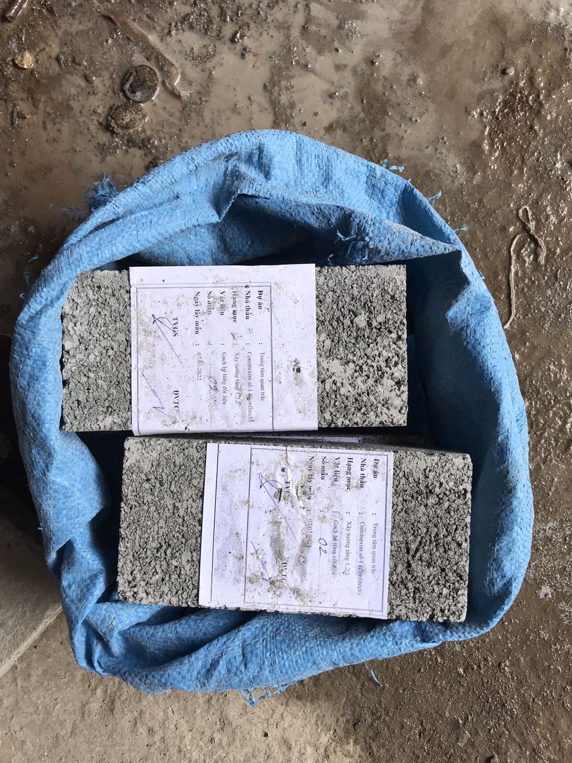 Mẫu xấu, màu không chuẩn....