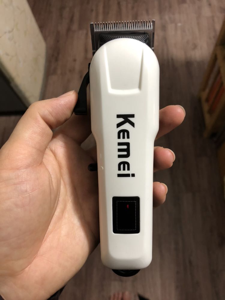 Tông đơ mua về unbox sạc full pin, đèn led hiển thị FULL nhưng bấm on/off thì máy không hoạt động

Shop đã nhiệt tình hỗ trợ khách trong việc đổi/trả hàng nên tạm thời vote 3* cho cả dịch vụ và chất lượng sản phẩm :)