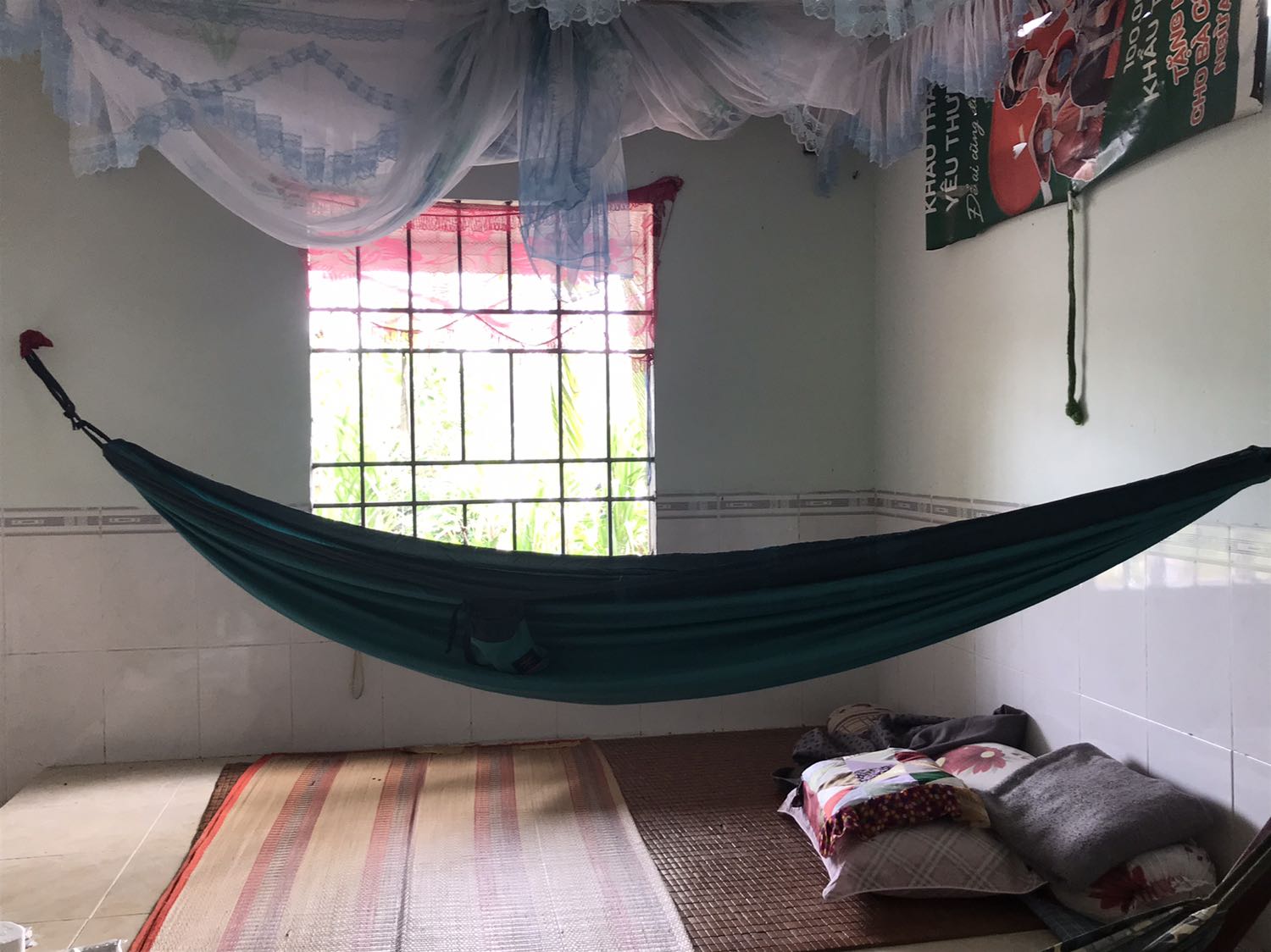 Vải mỏng vừa phải, đàn hồi tốt, gọn nhẹ. Vải mỏng vừa phải, đàn hồi tốt, gọn nhẹ.