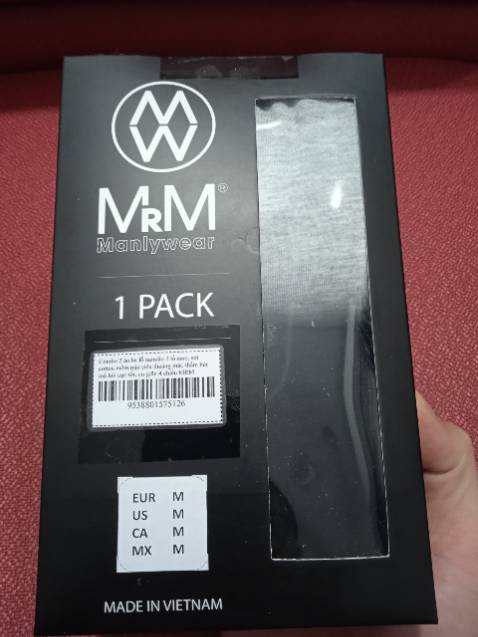 Nhận hàng quá bất ngờ, hộp nhìn rất cưng. đóng gói đẹp cẩn thận từ shop. ÁO cotton mềm mịn mát, hàng việt thương hiệu của việt. 
Hàng giao nhanh, đúng size M mình chọn, mặc hơi bó chút nhưng khá thoải mái do chất vải co giãn cũng tốt, đã từng mua tất của shop, hàng rất okia nên quay qua lựa thêm áo.
Hàng chất lượng giá tương đương. 5 sao nhé shop.