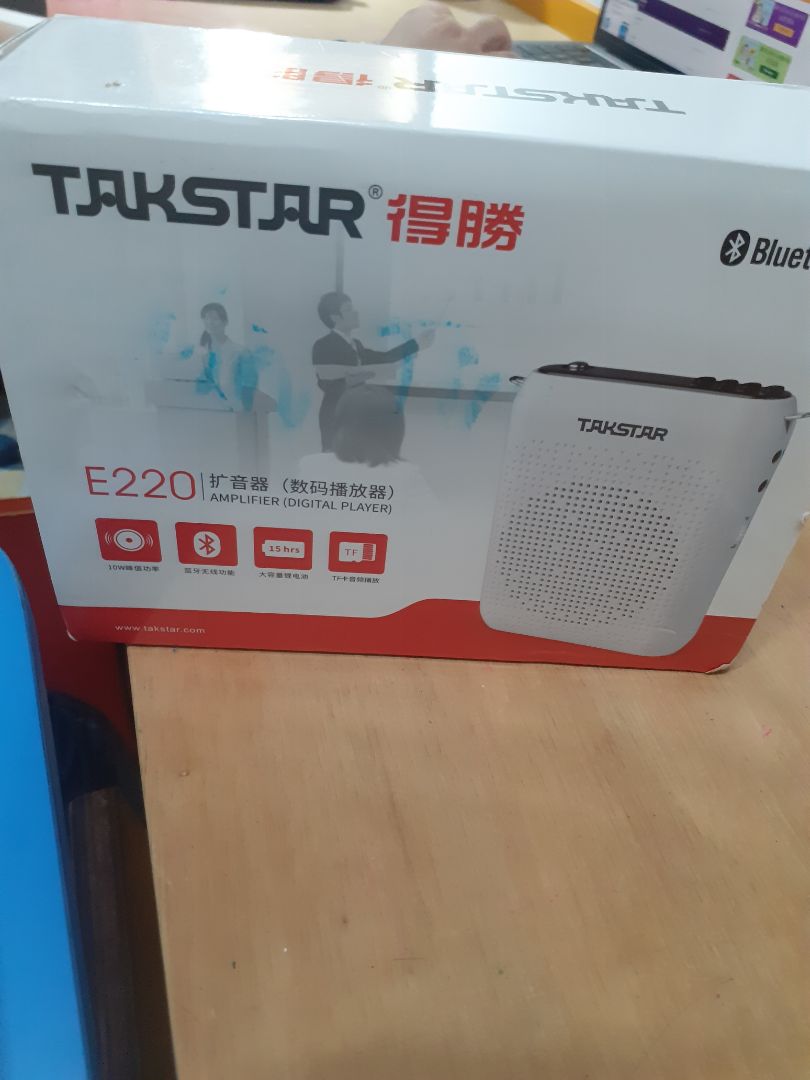 giao hàng không đúng mẫu. đặt E126 mà giao E220. không hài lòng vì giao không đúng mẫu.