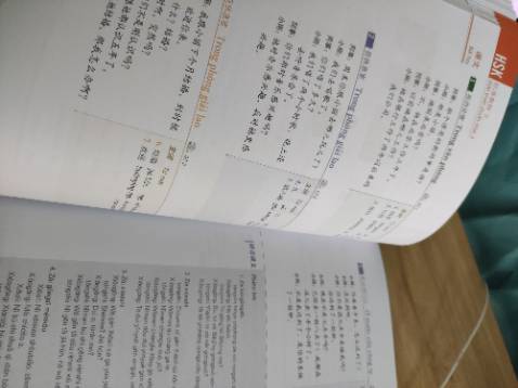 Sách màu, giấy đẹp. Ok