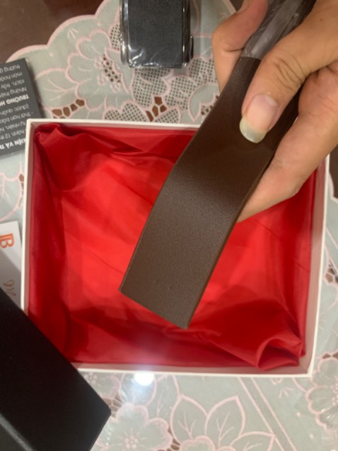 Dây da chắc, dày, khóa kim loại dễ sử dụng. Hàng nhận đc như mẫu giới thiệu