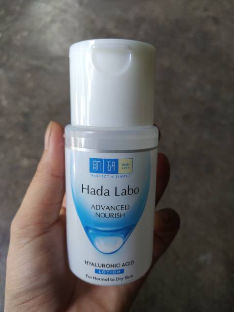 Giáo hàng nhanh đóng gói tốt, lúc trước mình mua sữa chống nắng skin aqua nắp vàng đc tặng chai nhỏ dung tích 15ml dùng đc 2 chai bản thân mình cảm thấy sp cảm ẩm tốt,dùg lên da mướt lắm nên mình mua chai lớn dùng luôn.