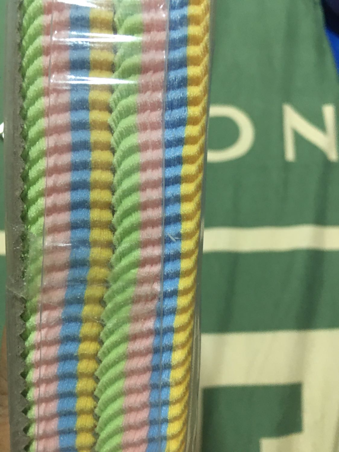 Shop đóng gói cẩn thận. Hàng như hình. Vải mềm mịn. Nhiều màu. Mình đếm được 74 cái