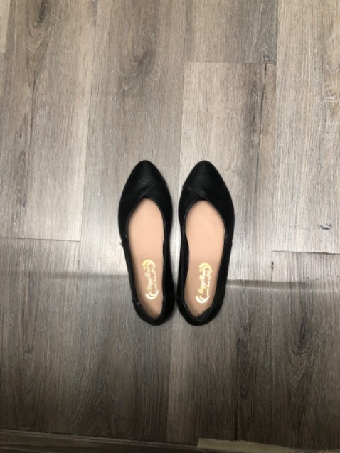 Mình đi 37 nhưng hơi kích chân xíu. Tuy vậy vẫn okay nha. Mình vẫn ưng, 
Giày ôm chân, dáng đẹp. Thanks shop.