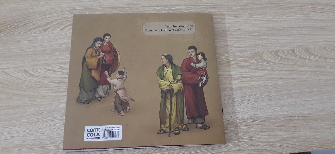 sách siêu đẹp luôn mọi ng ảnh bên trong thì sắc nét rõ ràng Nội dung ngắn gọn dễ hiểu có chỉ cả cách mặc của các kiểu Áo đây là một trong ít các cuốn sách ghi chép về Việt phục các bn nào mê Việt phục chắc chắn phải đọc qua cuốn này để bt thêm