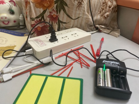 đóng gói cẩn thận, pin và sạc đầy đủ. 
Đã dùng 1 tháng rồi mới comment, chất lượng pin ổn, sạc và xả đều. 
Đánh giá 9/10 so với giá.