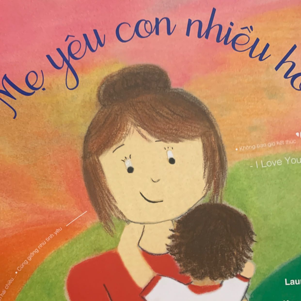 Sách in đẹp. Giấy in dày dặn không bị loá mắt. Màu in sắc nét. Không nặng mùi mực khá an toàn với em bé