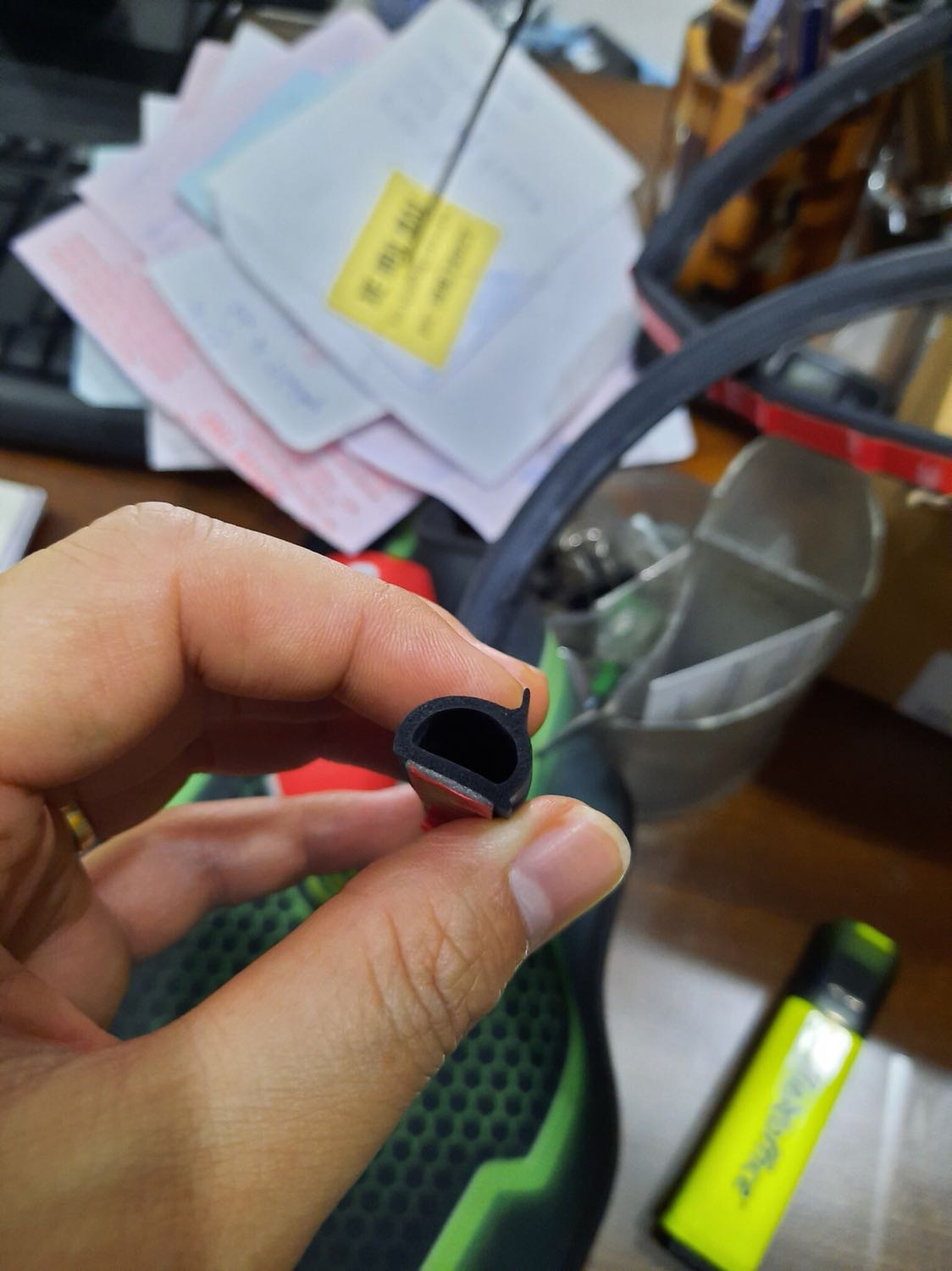 Mình nhận được sản phẩm thế này không giống trên hình, shop có giao lộn không