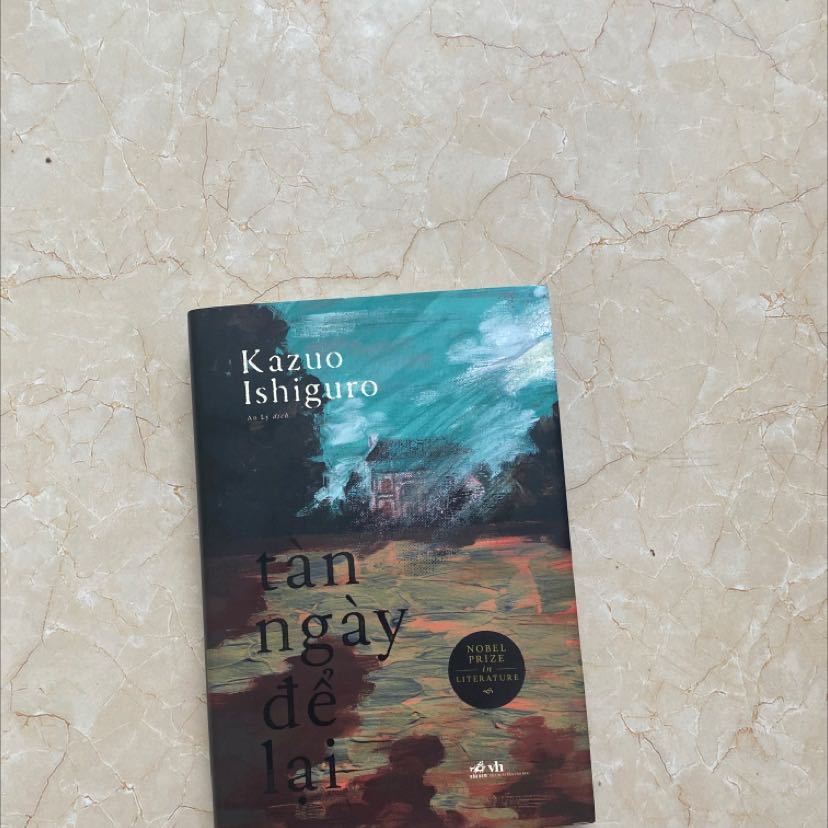 sản phẩm rất đẹp, bìa cứng, áo ôm. cuốn này mình mua do Fahasa giao. rất nhanh, ổn lắm mọi người ạ. 
về nội dung thì mình đọc cũng hứng thú. do thích cách tác giả viết trong "mãi đừng xa tôi" nên quyết định mua cuốn này. 

mong là trải nghiệm với "tàn ngày để lại" cũng tốt như thế 🤓