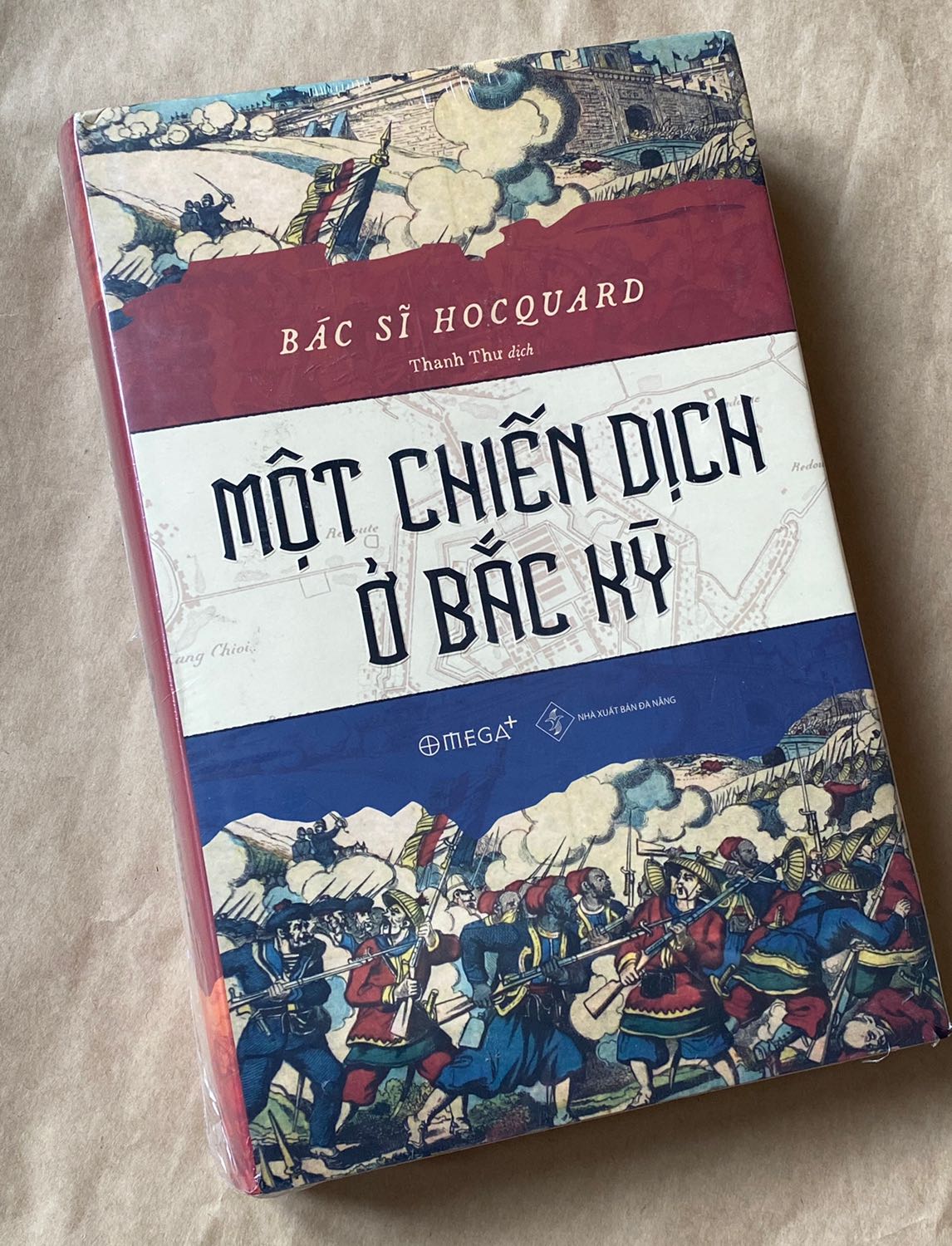 Mình thích sách của Omega+ nên mình chọn bản này. Cầm cực kỳ nặng tay luôn. Mình còn chưa bóc seal nên không biết bên trong ra sao. Nhưng thấy bạn mình khen là ok lắm 👍🏻