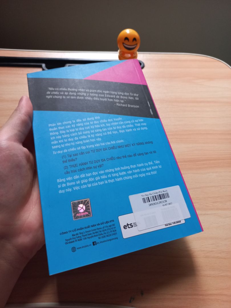 Mặc dù sách không có bọc nhưng mình vẫn hài lòng, tuy nhiên mình trông sách hơi cũ nên mình hạ xuống còn 4 sao