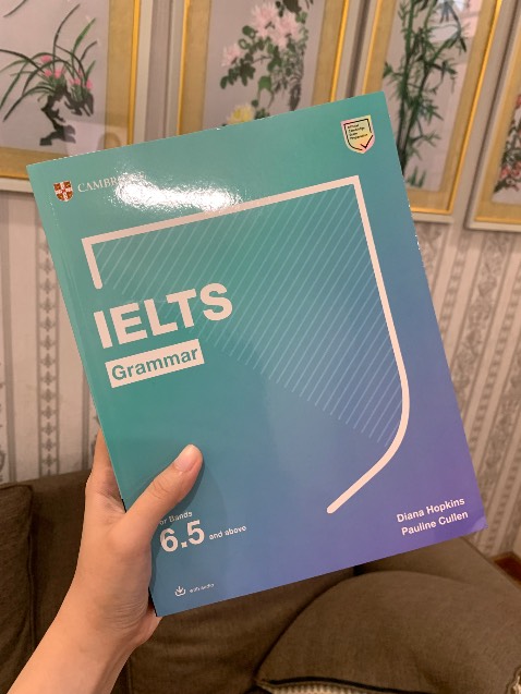 Nhà sách giao hàng siu nhanh, mới đặt hôm trước mà hôm sau đã nhận được sách. Sách nội dung hay, dễ hiểu, đẹp, có màu, có đáp án rõ ràng. Hi vọng học sẽ tăng được điểm số.