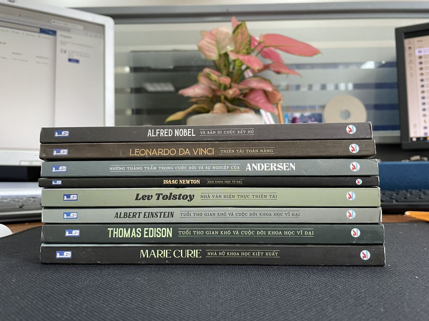 Hàng ko có bao nhựa. Nhìn cũng tạm được