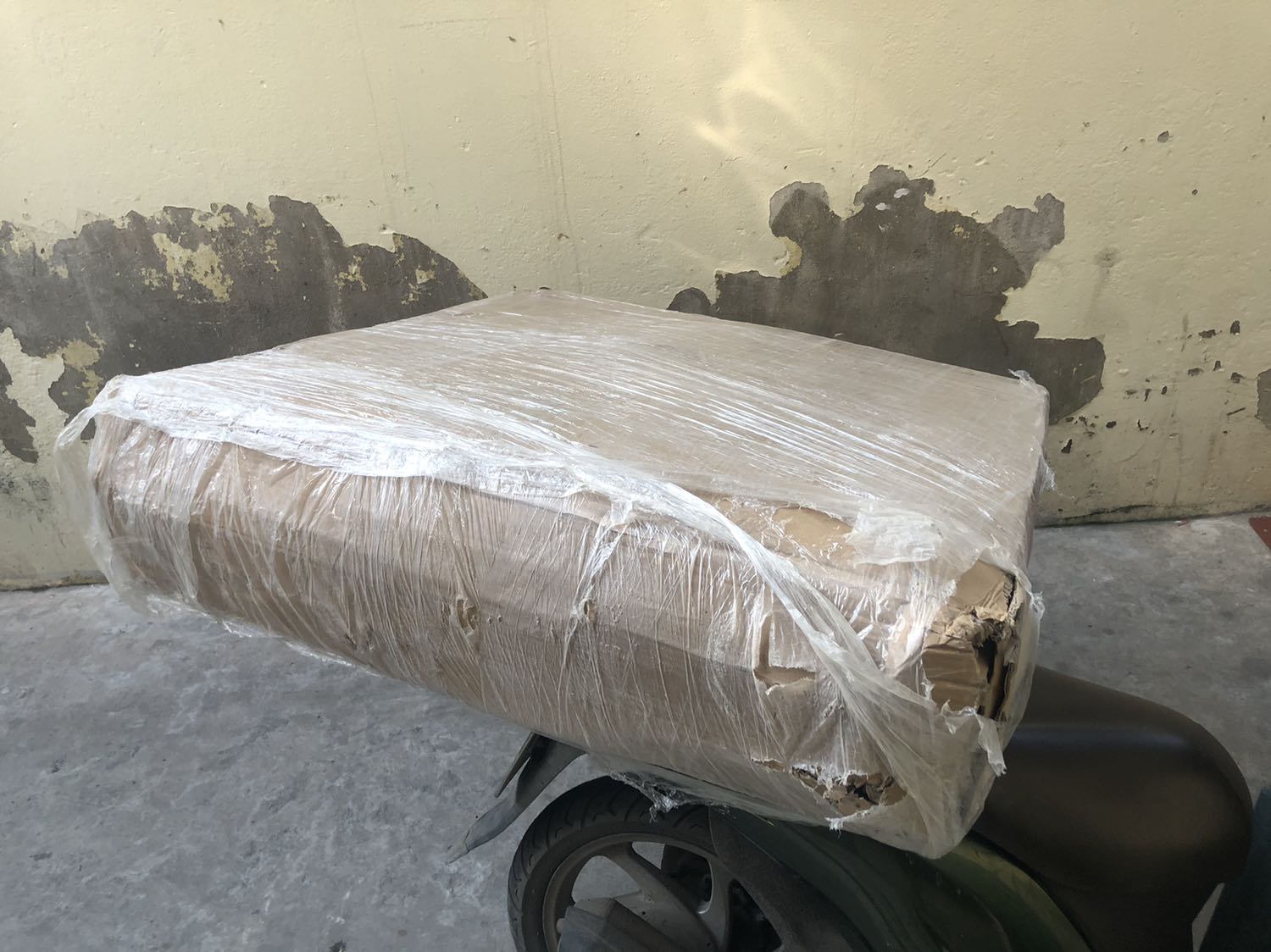 Chất lượng tốt, êm ái cho ng nằm ngồi, dễ sử dụng lắp đặt, chỉ có cái bô shop lần sau gói cẩn thận hơn, vỡ chút nhưng gắn keo đc. như vậy là tuyệt vời rồi Chất lượng tốt, êm ái cho ng nằm ngồi, dễ sử dụng lắp đặt, chỉ có cái bô shop lần sau gói cẩn thận hơn, vỡ chút nhưng gắn keo đc. như vậy là tuyệt vời rồi