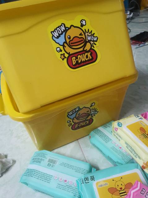 Thùng nhìn xinh , giấy khá mỏng bằng 1/2 so với giấy khác , nhưng nhìn chung cũng khá ổn và cũng tiện dùng thay vì gấp tới , gấp lui .