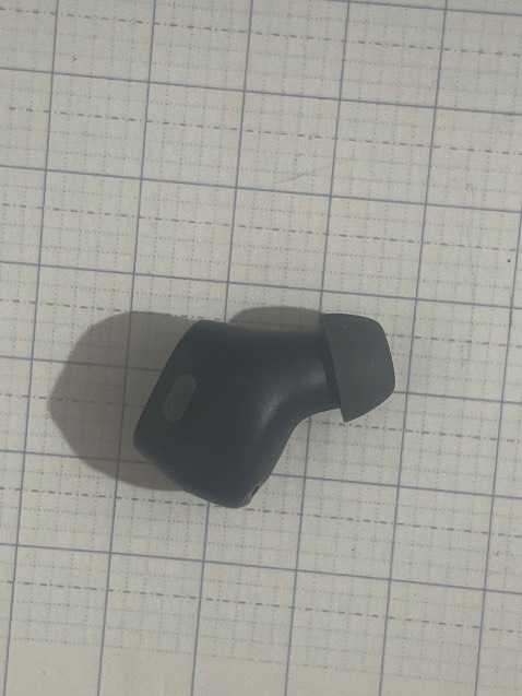 Nghe hay, tuy nhiên hộp sạc nhỏ quá và ko có vị trí xỏ giây để dễ giữ hơn, mình sử dụng được hơn 1 tuần thì cÁi hộp minh bỏ túi quần bị rớt mất tiêu. Bị mất nên tiếc và mình cũng ko mua lại nữa