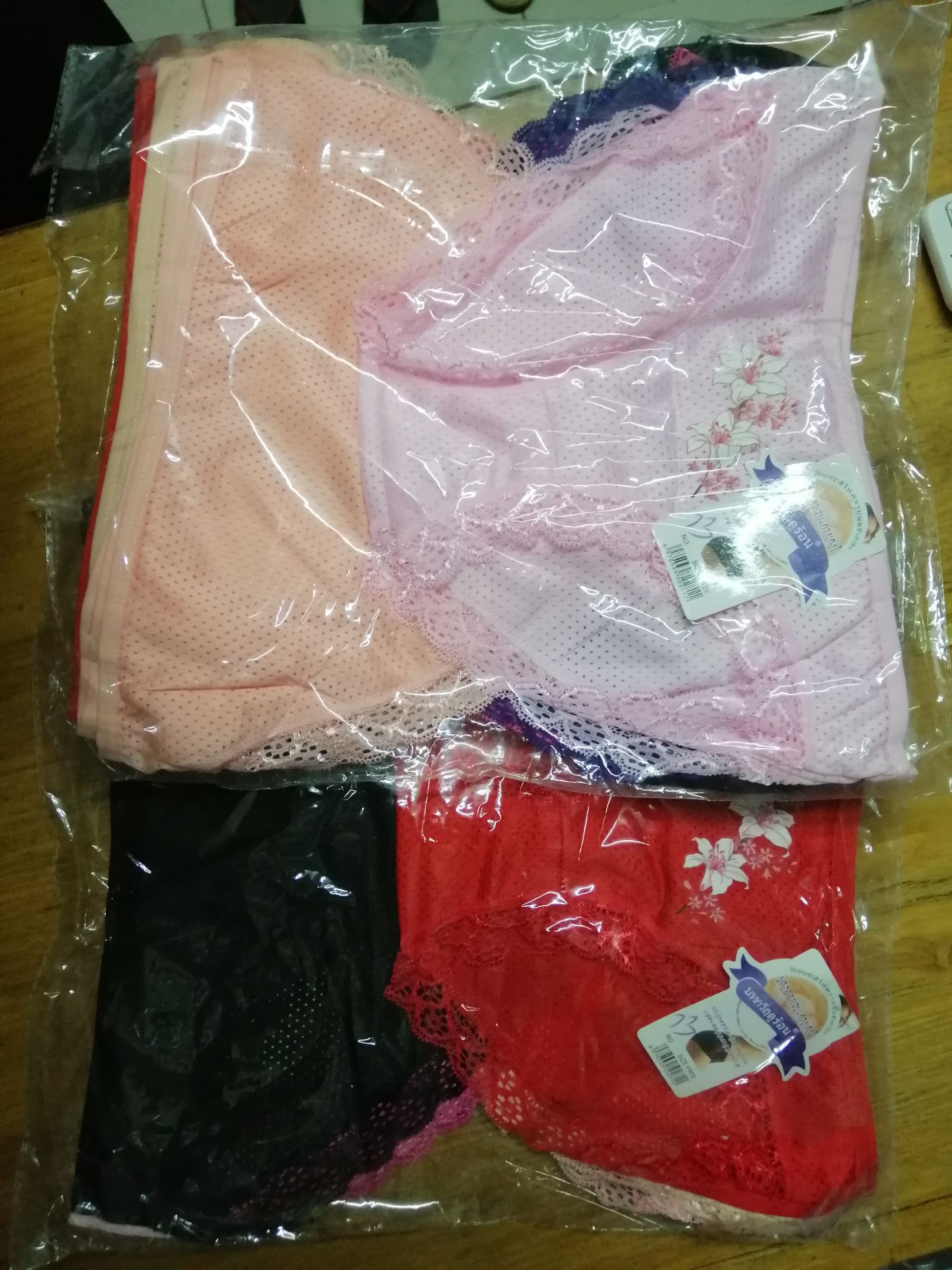 Quần giao không đúng mẫu. Nhận hàng xong tụt mood quá 🤬