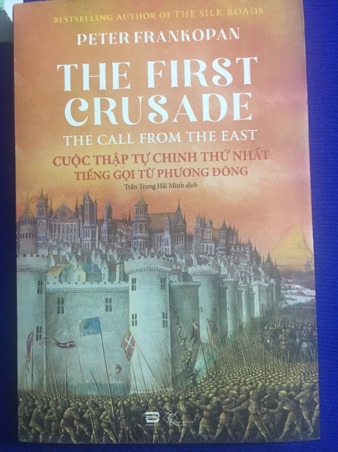 Chủ đề rất hot, được chờ đón 
Tác giả rất nổi tiếng và có seri công trình được đánh giá cao.
Nên có trong tủ sách nhà bạn.