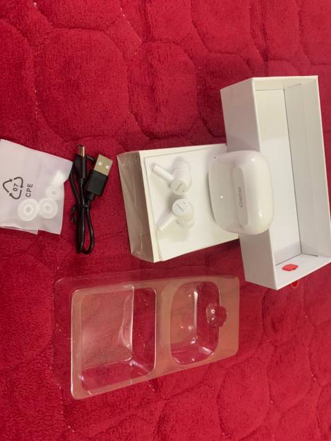 Giao hàng đúng với mô tả quảng cáo từ shop.

Sản phẩm kết nối rất ổn định,nghe nhạc ấm & êm tai.Gọi điện to, rõ ràng.

Chất âm tốt, chống ồn tốt.

Thiết kế đẹp, màu sắc khá sắc nét.

Đóng gói cẩn thận và giao hàng nhanh

SP có độ hoàn thiện cao, chất lượng tốt, mua từ gian hàng chính hãng FIRO nên luôn yên tâm về chất lượng cũng như dịch vụ hẫu mãi từ hãng.