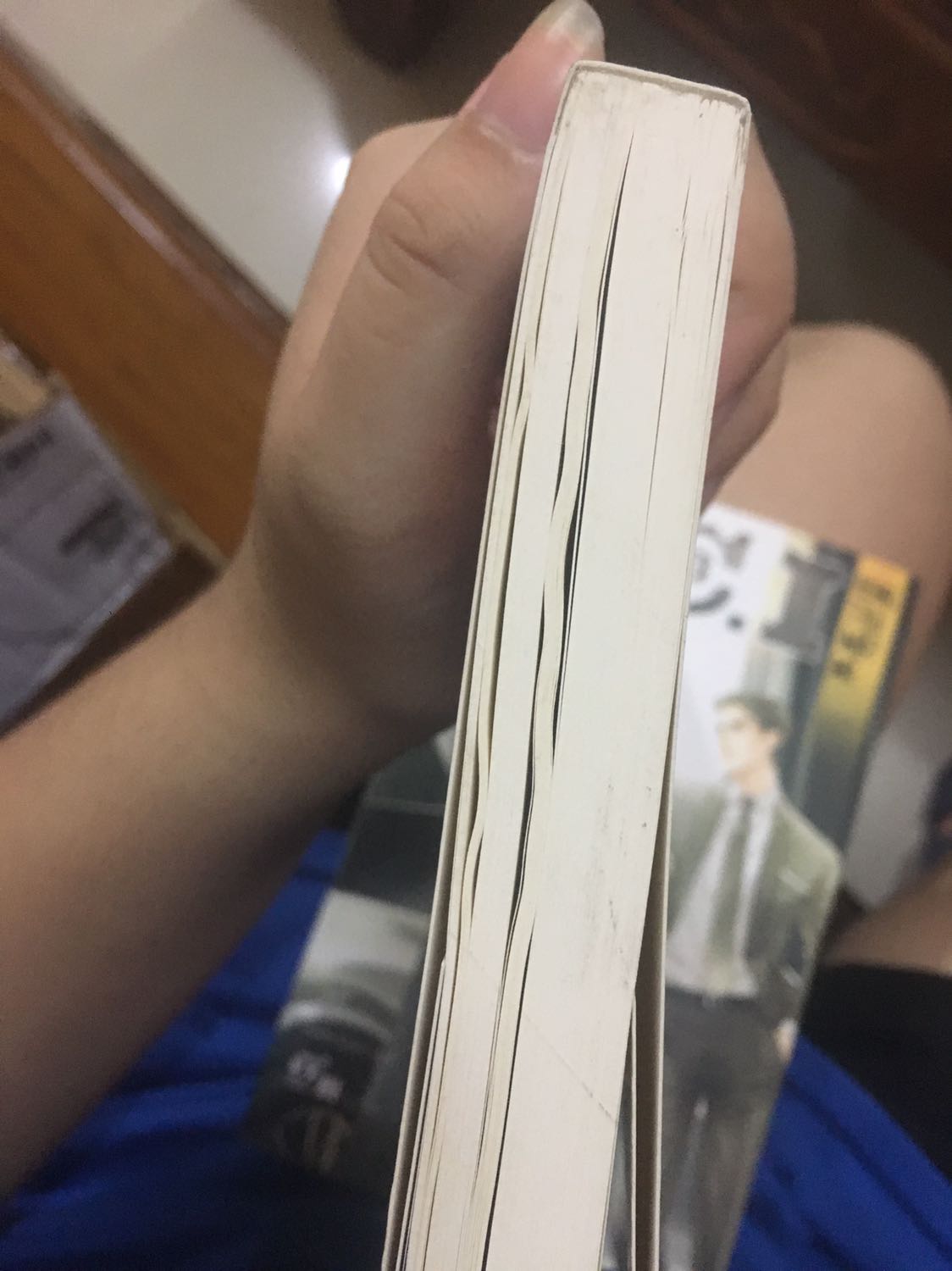 Lần mua sách ko ưng ý nhất của mình
Mình mua để sưu tầm mà sách vừa cũ vừa bẩn thế này khiến mình buồn xỉuuuu