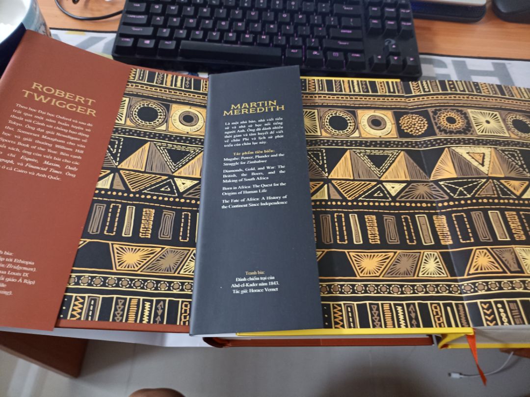 giao hàng nhanh , rất đẹp mắt , chất lượng sách rất tốt, không còn gì để trừ điểm nữa, bộ sách lịch về những miền đất khác lạ đáng để xem