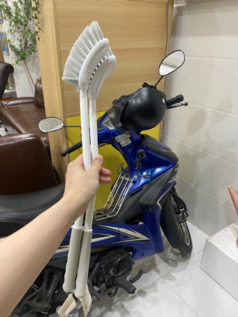 Bàn chải toilet nhìn cứng cáp, có vẻ tốt, đầu cọ hơi mố cíu! Hi vọng vẫn xài tốt