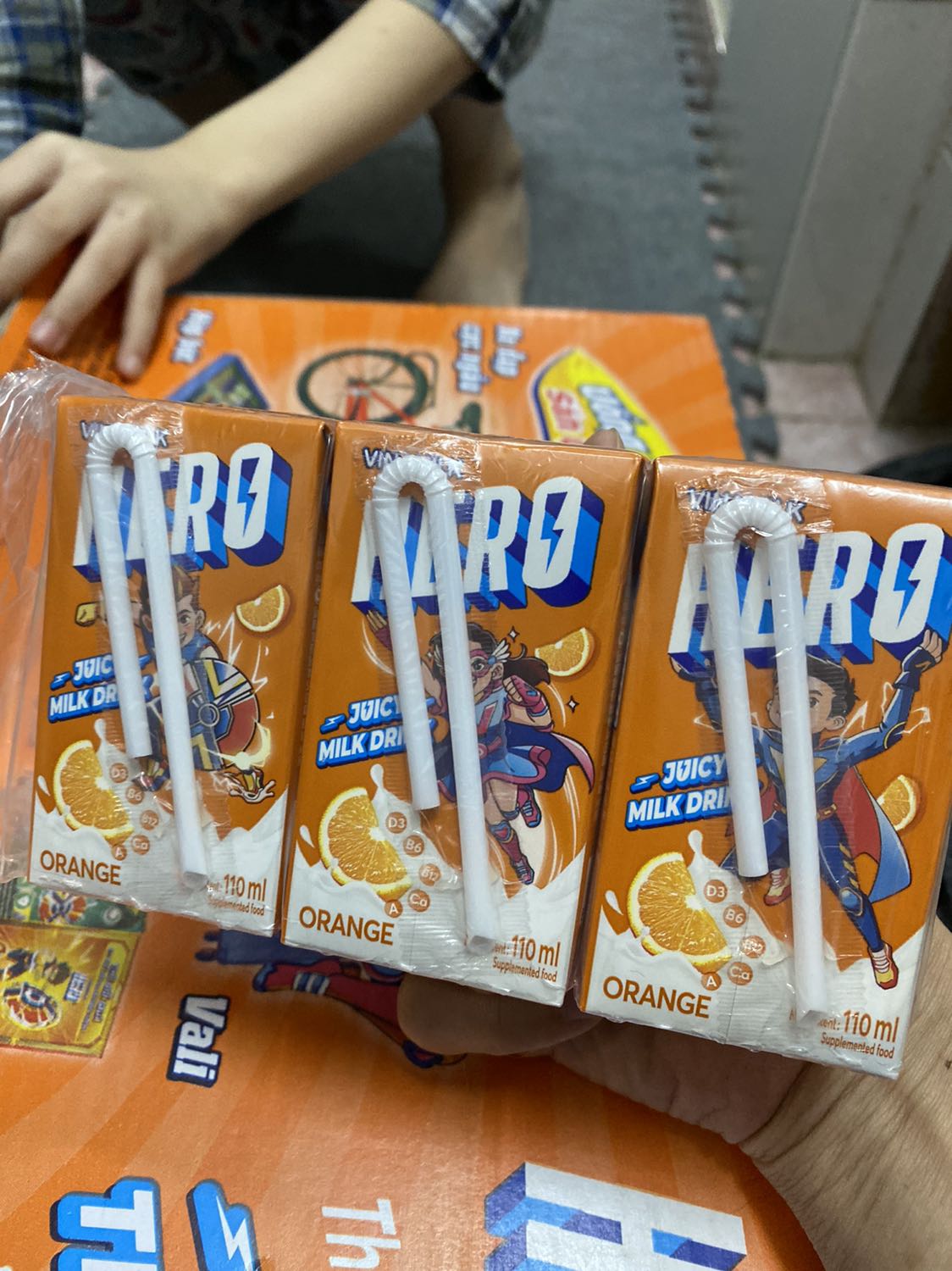 Hàng đúng miêu tả giao hàng nhanh. Vừa nhận hàng trẻ con đã mở uống ngay. Date cũng khá dài