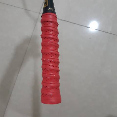 vợt tốt trong tầm giá, bạn nào mới chơi nên kéo 10 đến 10,5kg, mình báo shop kéo 11kg hơi nặng