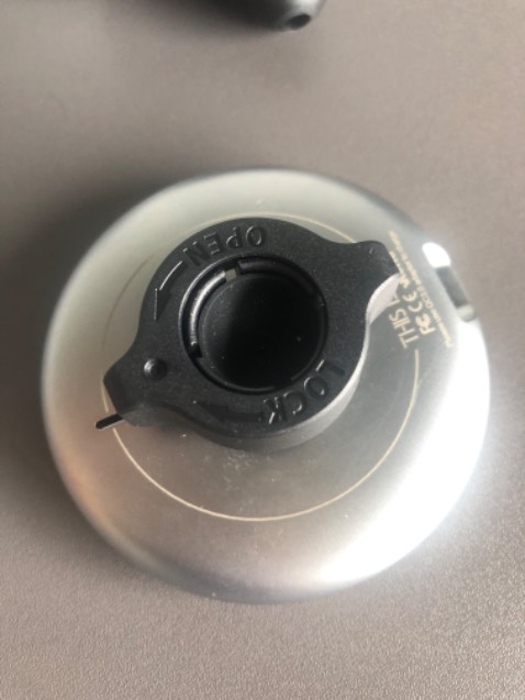 Lực hút mạnh cố định nhưng chỉ phù hợp cho iphone 12 trở lên, các phiên bản thấp hơn phải dùng vòng hút ko tiện lắm. Thiết kế đẹp sạc không dây cũng tiện lợi, nói chung ổn