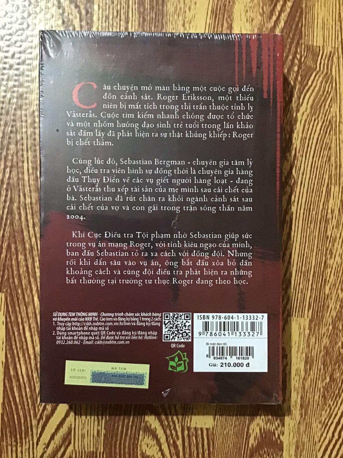 Sách mới,còn nguyên màng Co. Về nội dung là tương đối hay,đáng đọc. Vận chuyển ổn,nhanh k bị móp méo. Khổ sách hơi bé làm cho sách trông có vẻ dày hơn,riêng về giá thì nxb trẻ có vẻ đẩy giá quá cao 210k @@ với một cuốn sách tuy đc đầu tư về dịch thuật,in ấn,nội dung tốt nhưng k đến mức giá này,với mức giá 2/3 độc giả có thể tìm kiếm nhiều tác phẩm hay và đc đầu tư chau chuốt k hề kém hơn