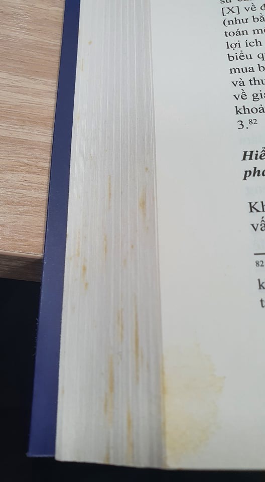 Tôi đã đọc hết nội dung cuốn sách này thì thấy nội dung rất hay và thiết thực nên không muốn đánh giá sao quá thấp. Nhưng thực sự về hình thức thì rất thất vọng. Sách được giao có chất lượng kém, vừa bóc nilon ra đã thấy giấy bị ố vàng trông rất xấu. Suýt chút nữa tôi mang đi tặng cho người khác.