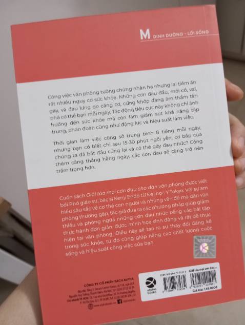 Sách hay, cách viết dễ hiểụ, ngắn gọn nhưng vẫn chứa nhiều kiến thức chi tiết về các nhóm cơ vai, lưng. Giao hàng nhanh, đúng giờ, shipper chu đáo, đóng gói kĩ.