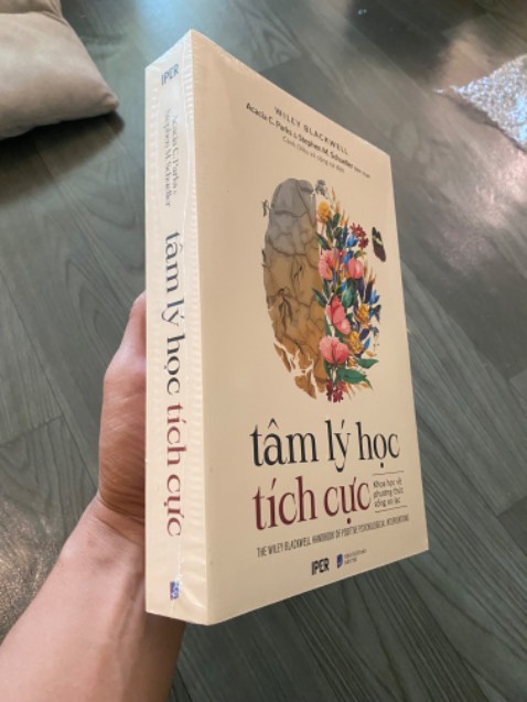 Sách đến tay mới tinh nguyên seal, ko cấn móp gì, cảm ơn Tiki.