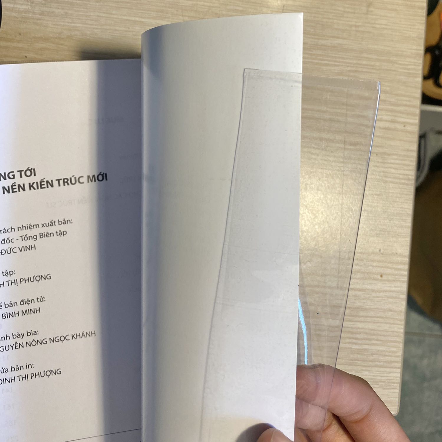 dịch vụ bookcare của tiki ko dc tốt như trước sách vừa nhận dc đã bung bọc sách, và những cuốn sách gần đây tiki bọc sách rất tiết kiệm phần gập vô rất ngắn lúc mở trang hay bị bung bìa, tiki vui lòng cải thiện dịch vụ này, bạn có thể tăng giá gói combo bookcare nhưng hãy giữ chất lượng bookcare cho sách chắc chắn, cám ơn.