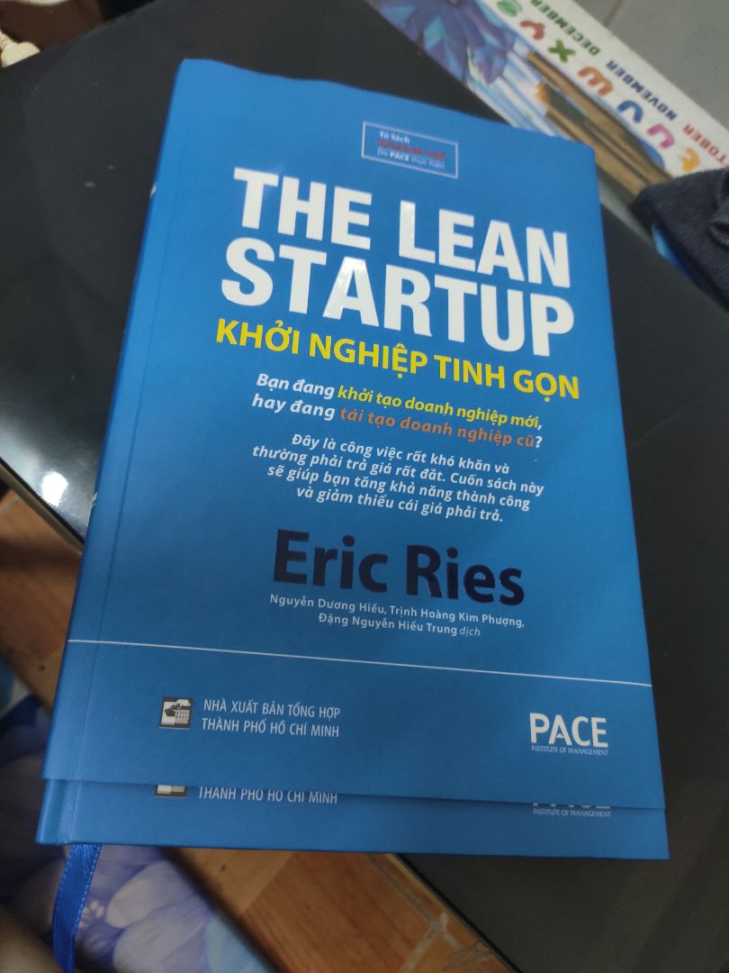 Thú thật là mình cũng không có nhiều kiến thức về kinh tế. Nhưng cả mình và bạn đều thấy văn phong sách này... khá giống gg dịch, đọc rất mệt. Cá nhân mình khuyên chân thành là không nên mua bản dịch này để đọc, nếu tiếng anh tốt thì đọc bản tiếng anh sẽ tốt hơn.
