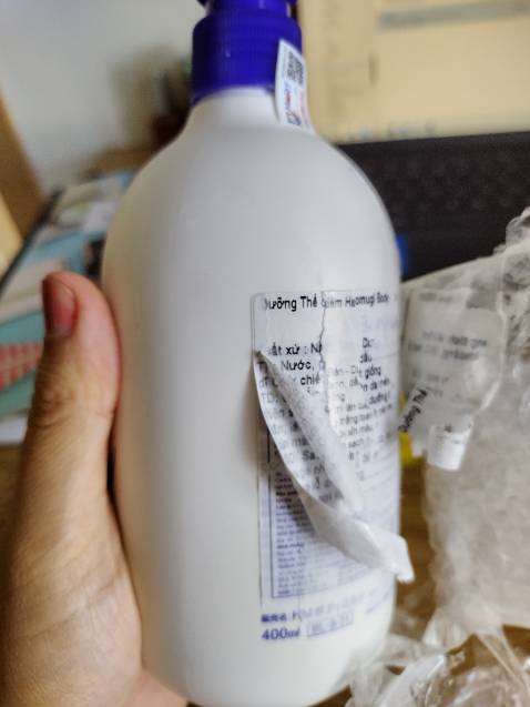 Shop không trung thực khi dán đè 3 mark vào sản phẩm, mỗi mark là một hạn sử dụng khác nhau. Sản phẩm vẫn còn hạn sử dụng vậy tại sao cần thiếu trung thực như vậy? Mình sẽ KHÔNG BAO GIỜ mua hàng của nhà cung cấp này nữa.