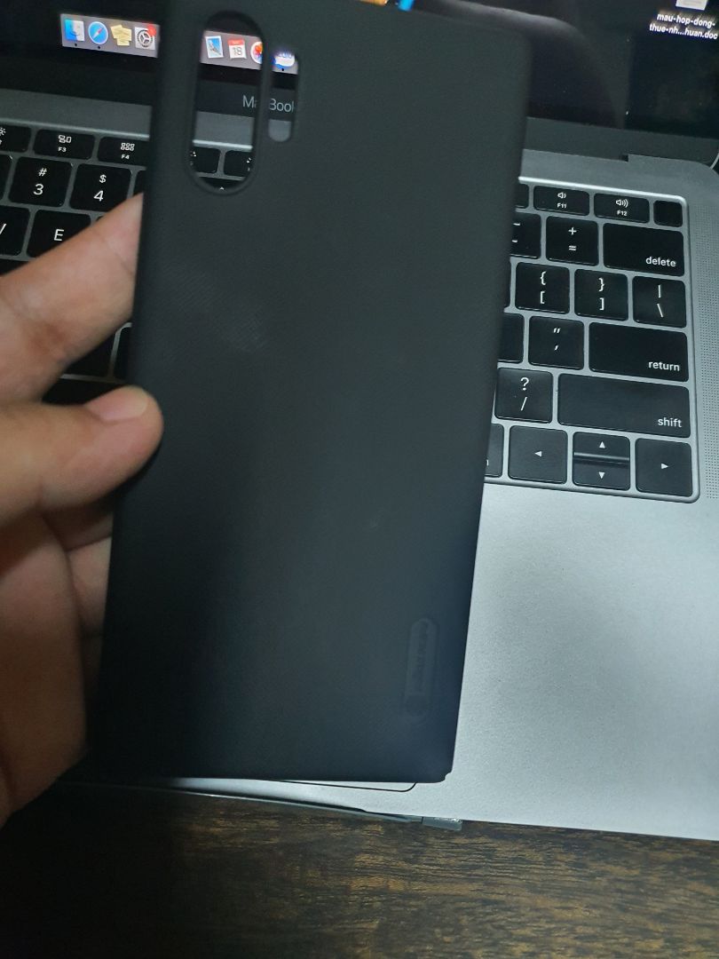 gói kĩ càng, giao siêu nhanh, thấy báo 4h giao mà 2h đã có hàng. Hộp giao tới khá là đẹp và có tặng thêm đồ gác điện thoại, bao này xài rất đã tay. Mà có điều cầm không chặt thì khá trơn