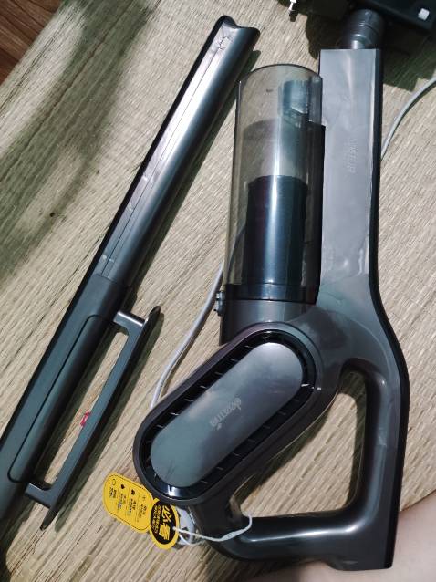 Tiếng máy ko quá to, khá chắc chắn so với giá thành, hút tạm được. Mà phần đầu hút to cảm thấy thiếu cái gì đó, ko giống các máy khác