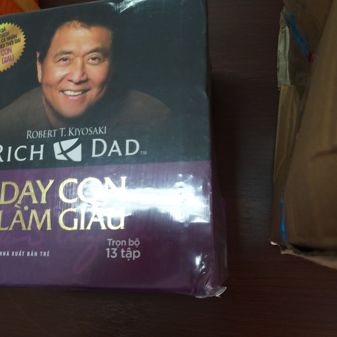 Vận chuyển nhanh, hôm trước đặt thì hôm nay đã giao. Nhưng Tiki đóng gói và chống sốc sản phẩm còn quá tệ. Hàng nhận về thì bị móp méo và thùng thì lại bị rách. Thất vọng!!! Hi vọng Tiki sẽ khắc phục vấn đề này!
Còn về nội dung sách thì hay và hữu ích nè, nên đọc!