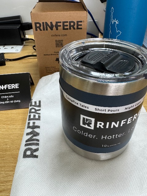 Vừa đủ dung tích pha cafe ! Sản phẩm OK ! Nhìn sang trọng ! 
Logo khắc trên thân bị lem màu sơn không lộ màu Inox ra chỗ này mà sáng lên thì đẹp hơn !