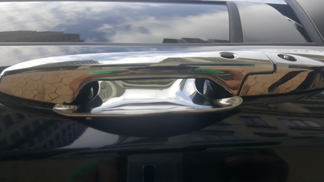 Băng dính nhỏ không đủ chắc, cong vênh cả trên và dưới không lắp được. Tôi mong muốn trả lại hàng